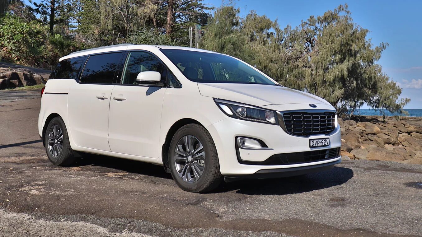 Kia carnival поколения. Kia Carnival 2018. Kia Carnival 3. Kia Carnival 3 2018. Kia Carnival 2017.