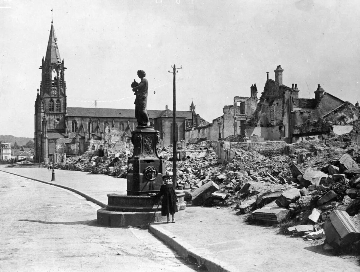 Разрушенные города первой мировой войны. Города после первой мировой войны. Разрушенная Франция после второй мировой войны.
