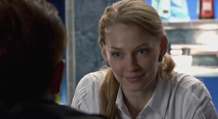 Удиви меня фильм 2012 кадры. Светлана ходченкова физрук. Удиви меня ходченкова. Красилов петр актер. Удиви меня 2012 ходченкова.