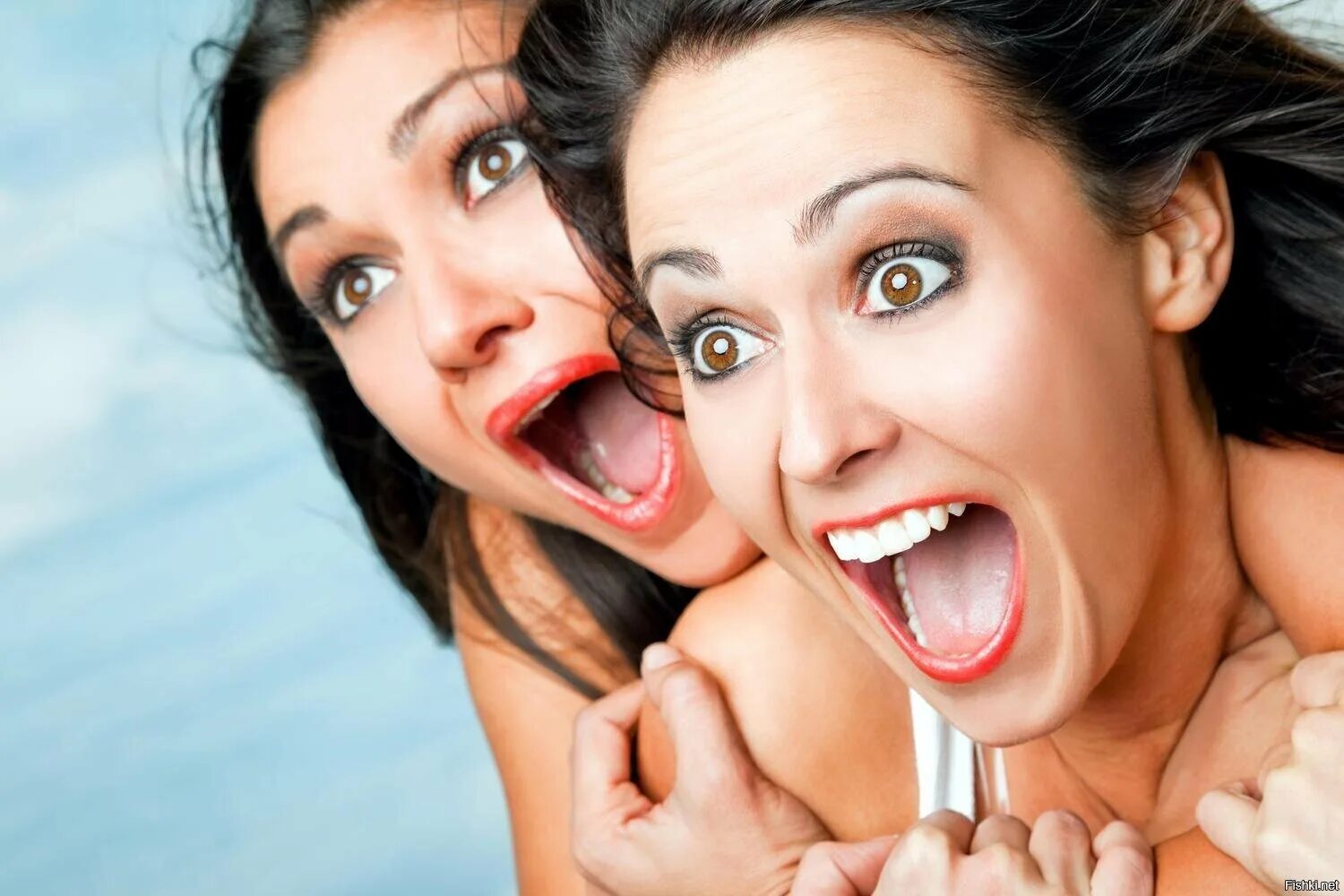 женщина очень удивлена. корень суффикс суффикс окончание. женщина в шоке. разбор слово по саставу. удивляем окончание.