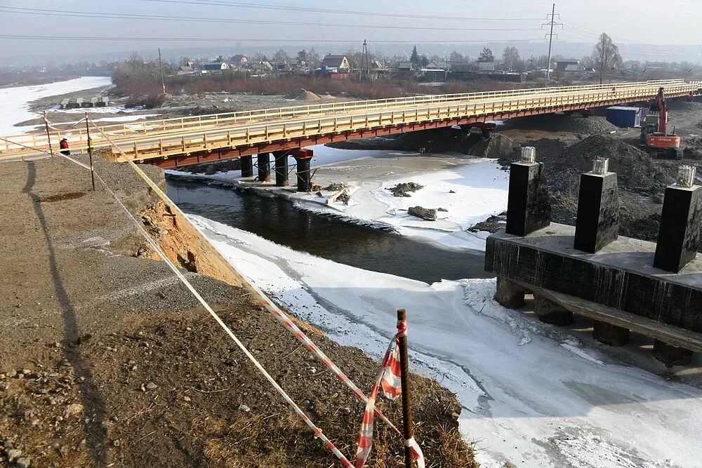 Вельск рухнул мост. Река сутка ярославской области. Река ешка мост ярославская. Временный мост через реку. Временный мост через реку.