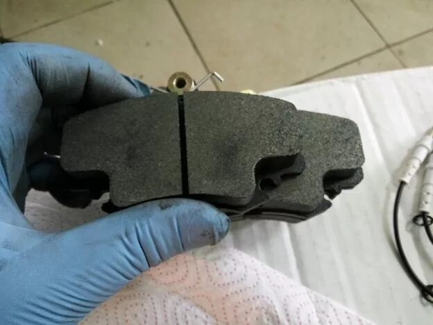 Рено сандеро степвей колодки передние. Тормозные колодки рено сандеро 1. тормозные колодки рено сандеро 2. передние колодки рено сандеро. колодки передние рено сандеро 1.