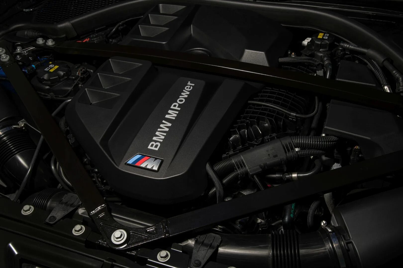 Новые двигатели бмв. BMW m4 g82 двигатель. M3 g80 мотор. BMW m3 g80. BMW m3 engine.