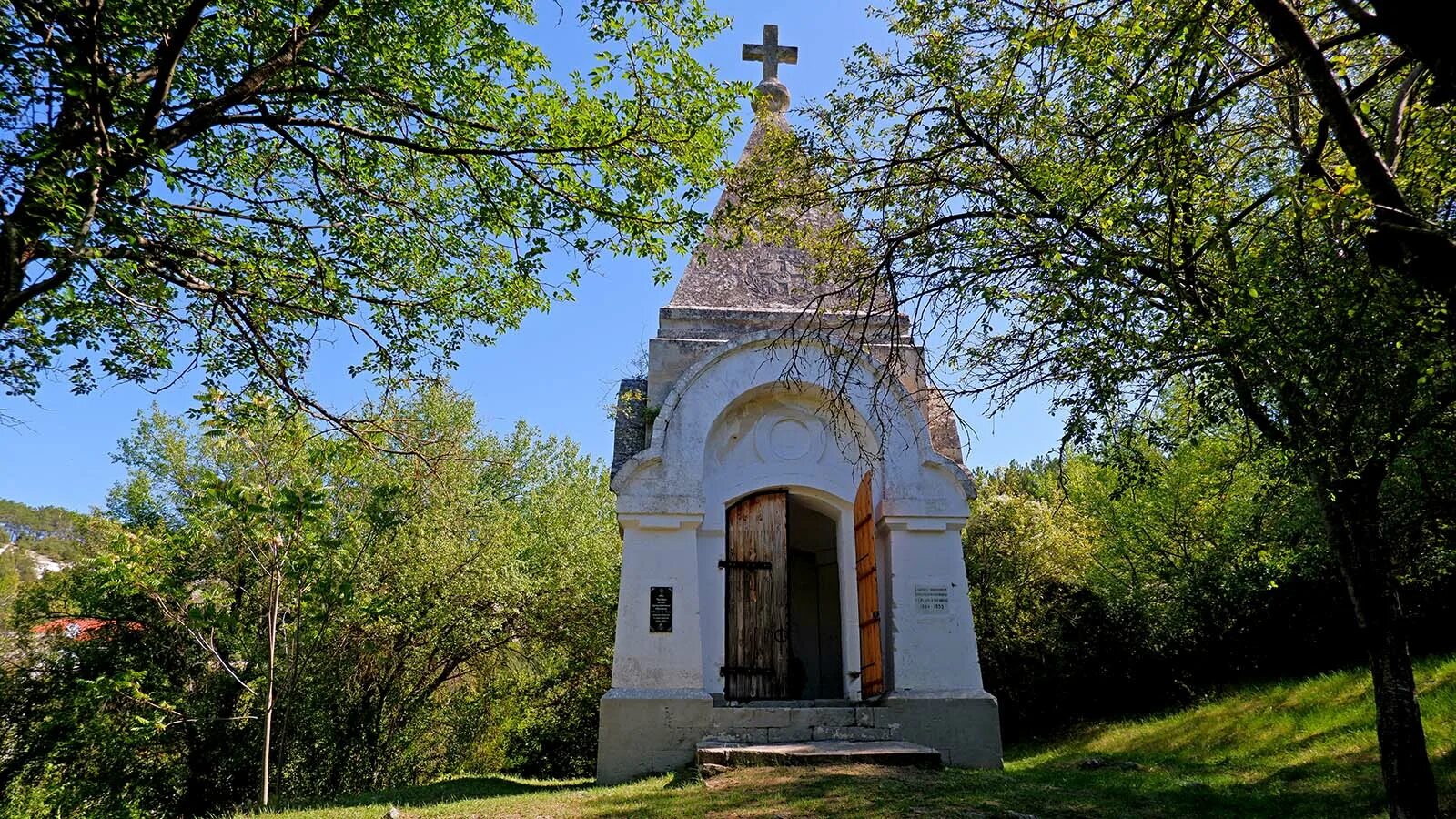 Бахчисарай табачное. Часовня в русской слободке бахчисарая. бахчисарай русская слободка кладбище. часовня архангела михаила бахчисарай на карте. русская слободка.
