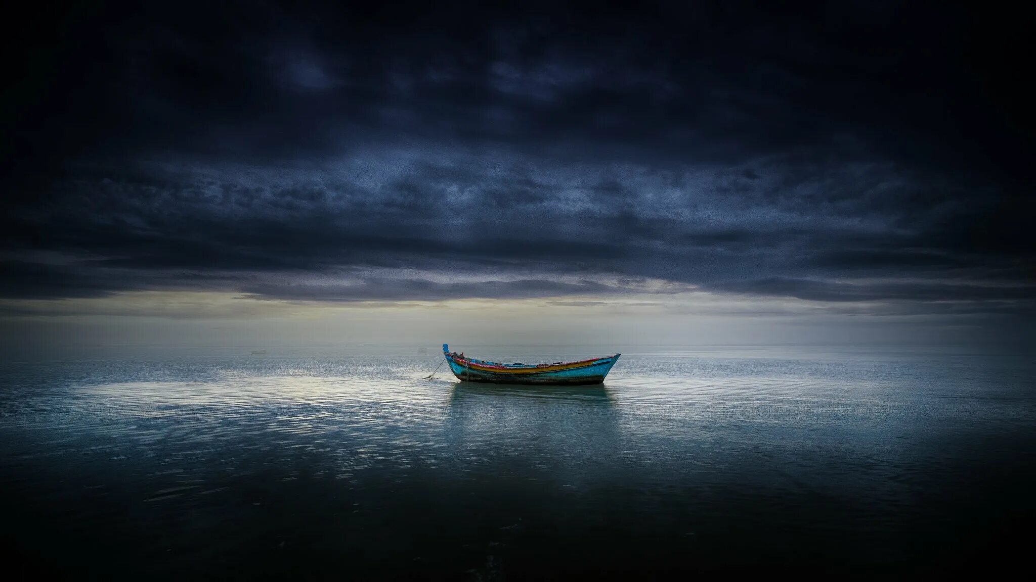 Лодка sea. Лодка в океане. Лодка посреди океана. Одинокая лодка в океане. Лодка на воде.