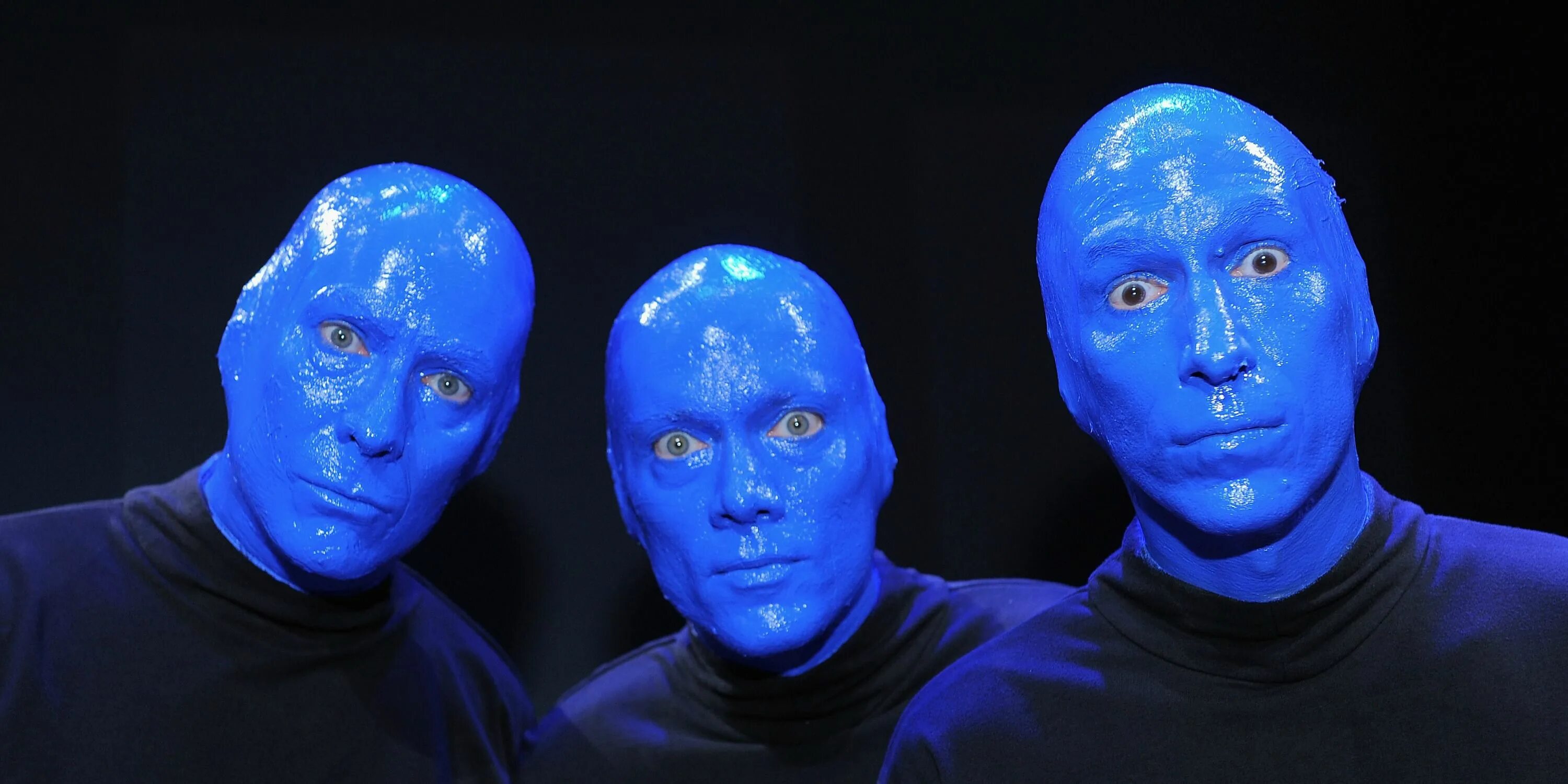 Blue man Group солистка. Фил Стантон. Blue man группа без грима. Синий человек. Синяя кожа у человека