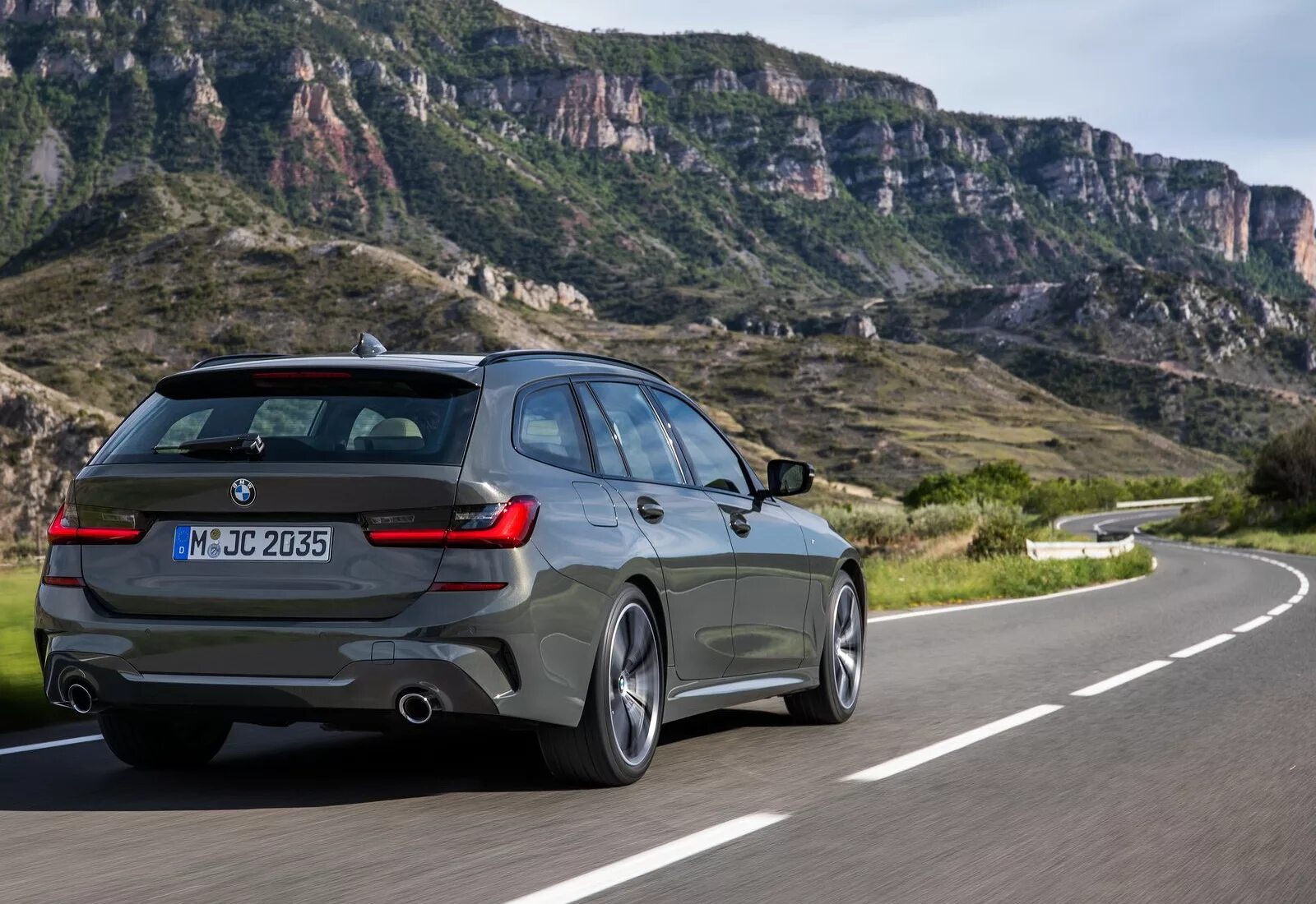 Бмв touring. Bmw g31 touring. F11 bmw универсал. Bmw 3 wagon. Bmw 3 series touring.
