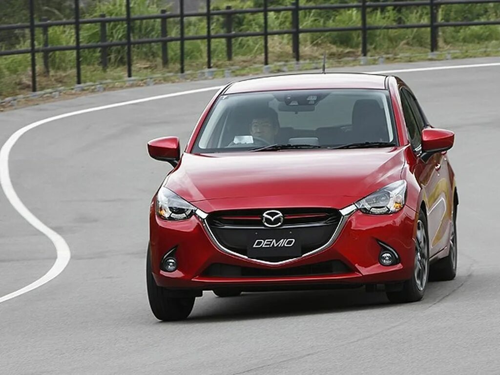 Mazda 2 2015. Мазда Демио 2015. Mazda Demio/2 2014. Мазда Демио 2014. Мазда демо