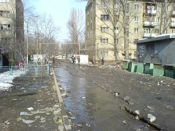 Самые худшие города россии. Саратов грязный город. Саратов грязь разруха. Саратов самый грязный город.