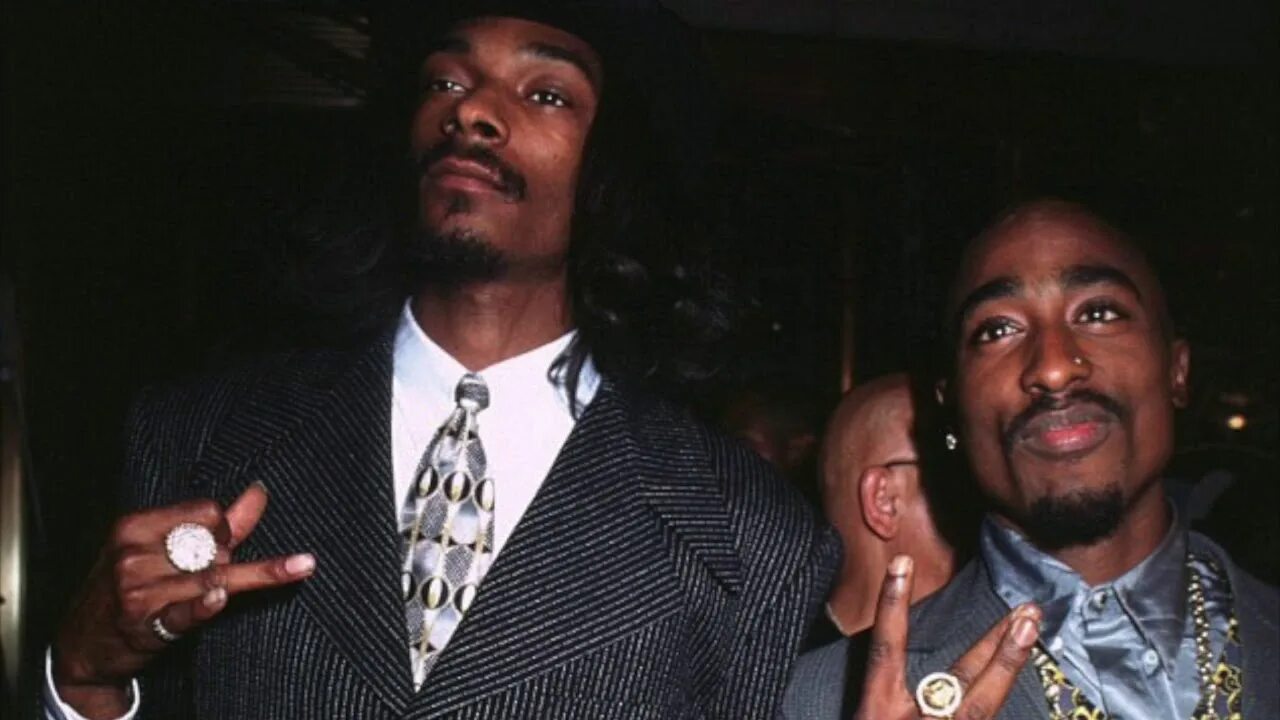 Тупак снуп. Снуп дог и тупак. тупак шакур и снуп дог. 2pac и снуп дог. распальцовки тупак.