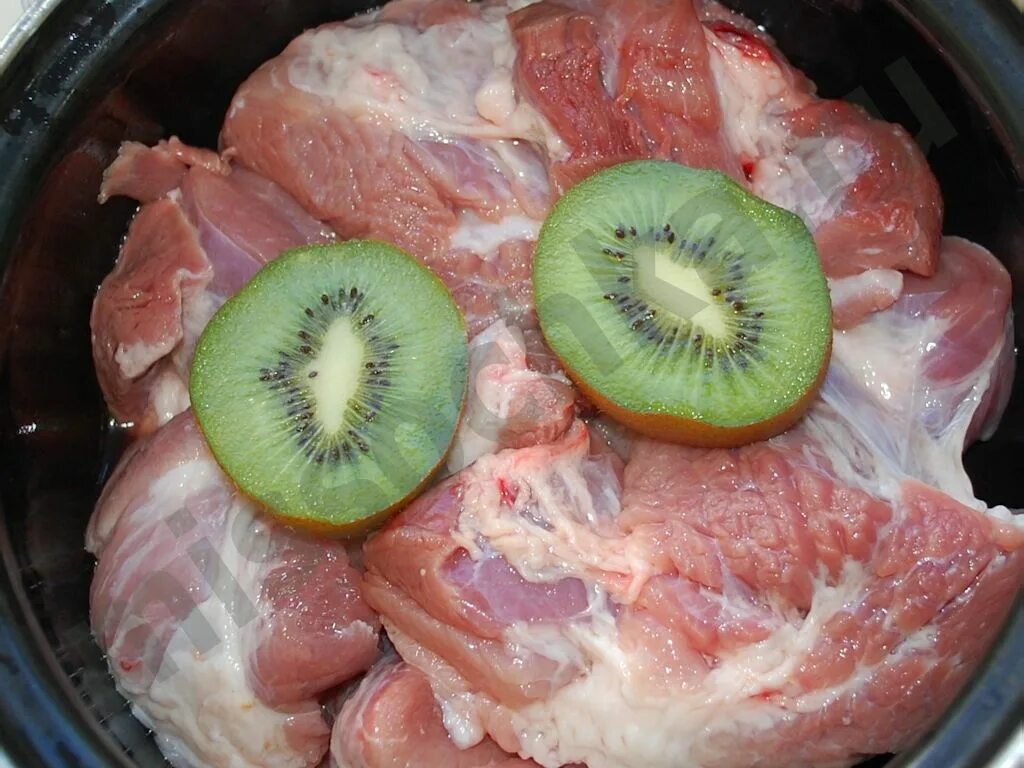 Маринад с киви. Мясо с киви маринад. маринад для мяса из киви. маринад с киви для свинины.