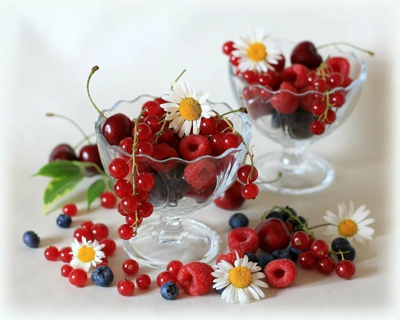 Доброе утро ягоды. Утро лето ягоды. Доброе утро с фруктами и ягодами. Пожелания с добрым утром с ягодами. С начала ягодки