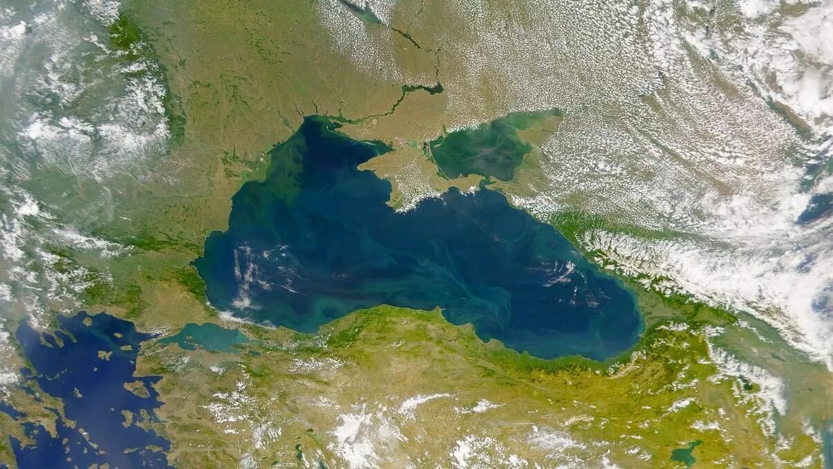 Черное море со стороны россии. Ялтинская впадина черного моря. Вид на черное море. Море со спутника. Черное море вид с космоса.