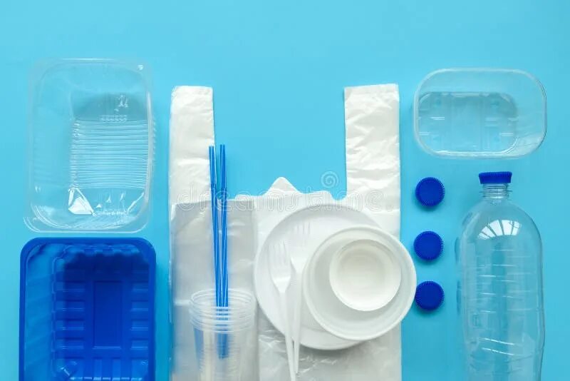 Пластиковая бутылка. Out plastic. Пластиковые отходы. Чехия экология. Переработка пластика.
