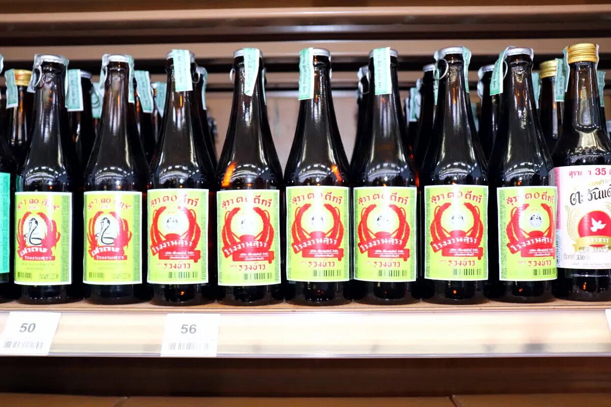 Что обеспечивает обычаи и привычки. Бокалы вина чокаются. Праздничное застолье. Раменское национальные алкогольные традиции. Алкогольные традиции.