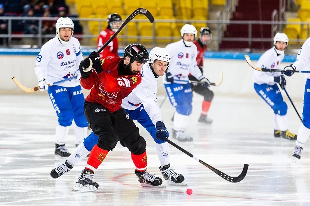 хоккей в иркутске и динамо. н. рагулин егор хоккей с мячом. водник хоккей с мячом. хоккей с мячом суперкубок 2024.