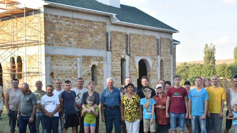 Погода цветочное крым белогорский. Село Цветочное Белогорский район Крым. Цветочное Крым Белогорский район. Село Цветочное Крым храм апостола Фомы. Село Цветочное Белогорский район Крым Церковь.