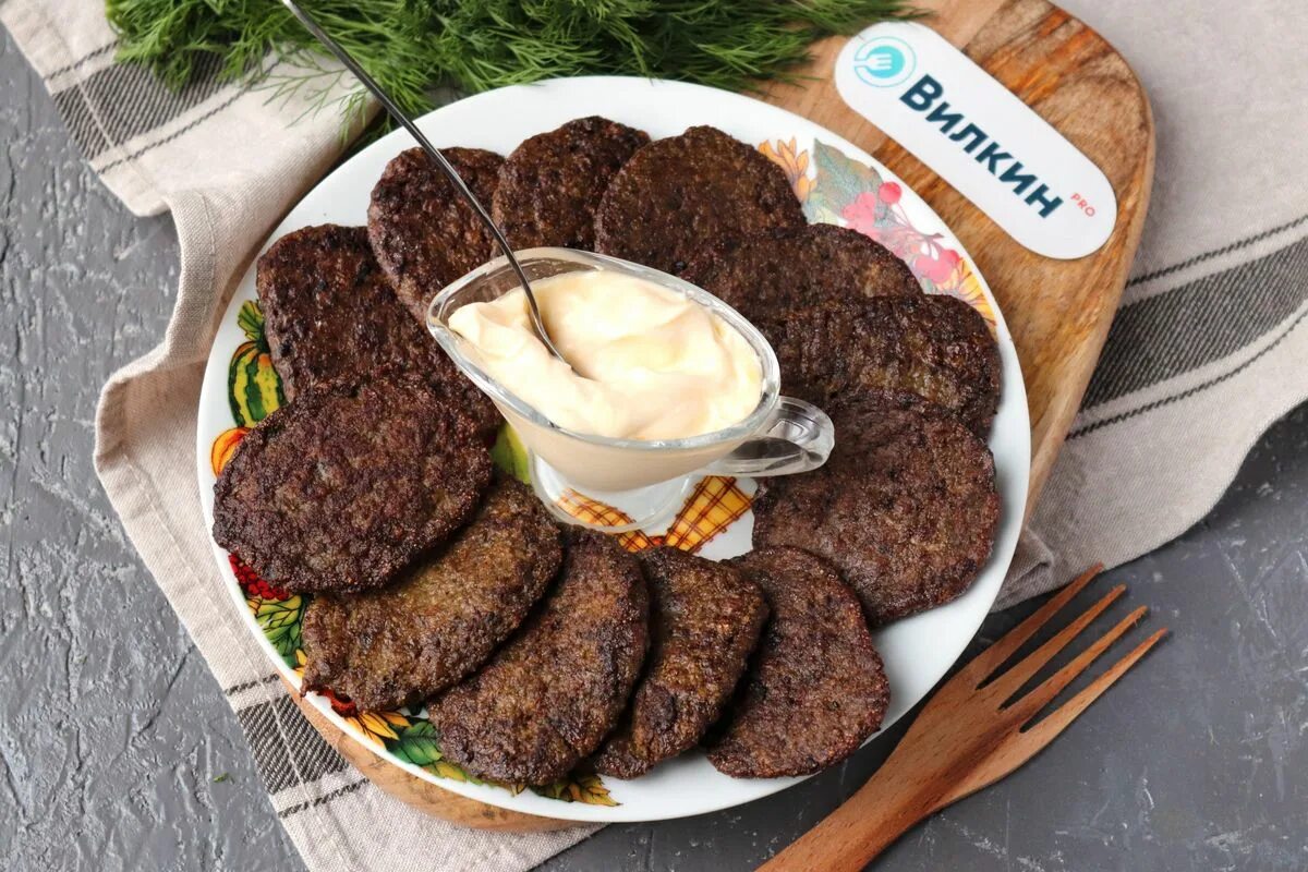 Пп печеночные оладьи из куриной. Оладьи из печени. оладьи из куриной печени. оладьи из печени калорийность. оладьи из печенки калории.