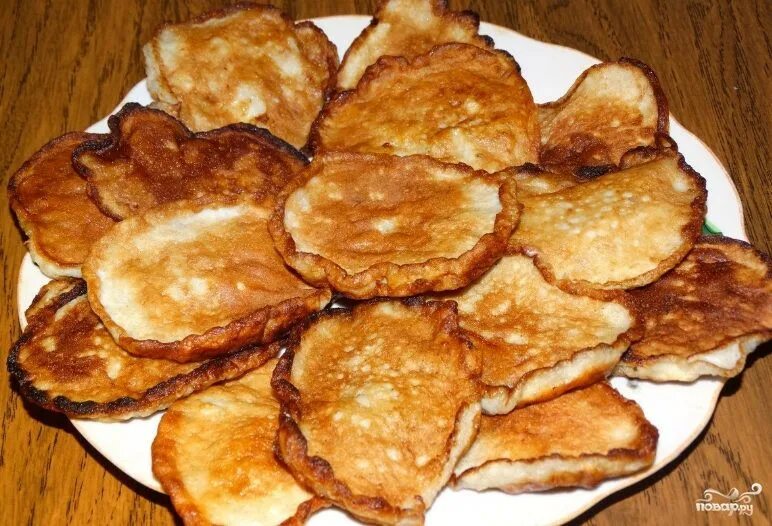 Банановые лепешки. Лепешки с бананом. Лепешки из банана. Пшеничные лепешки с бананом. Лепешки из нутовой муки.
