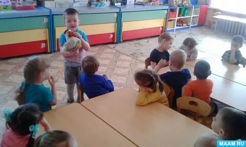 Рассматривание игрушки в младшей группе