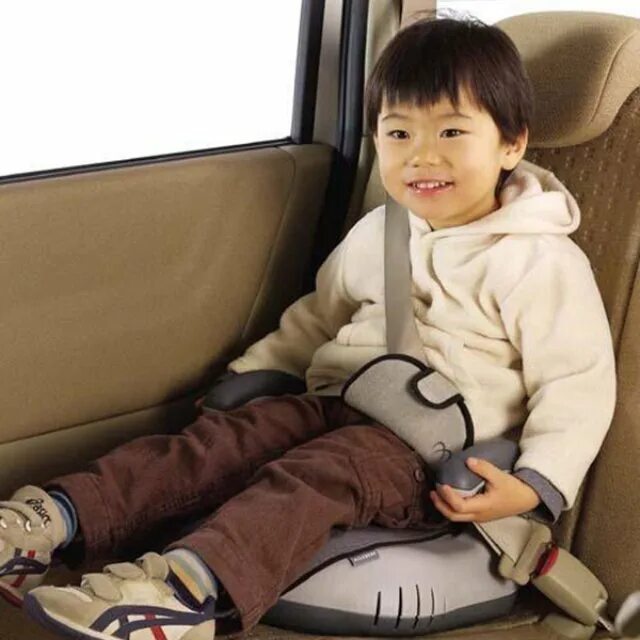 Ремень для детей в машину. Приспособление для ремня безопасности для детей. Детская накладка на ремень безопасности в машину. Адаптер для детей в машину. Адаптер для детей