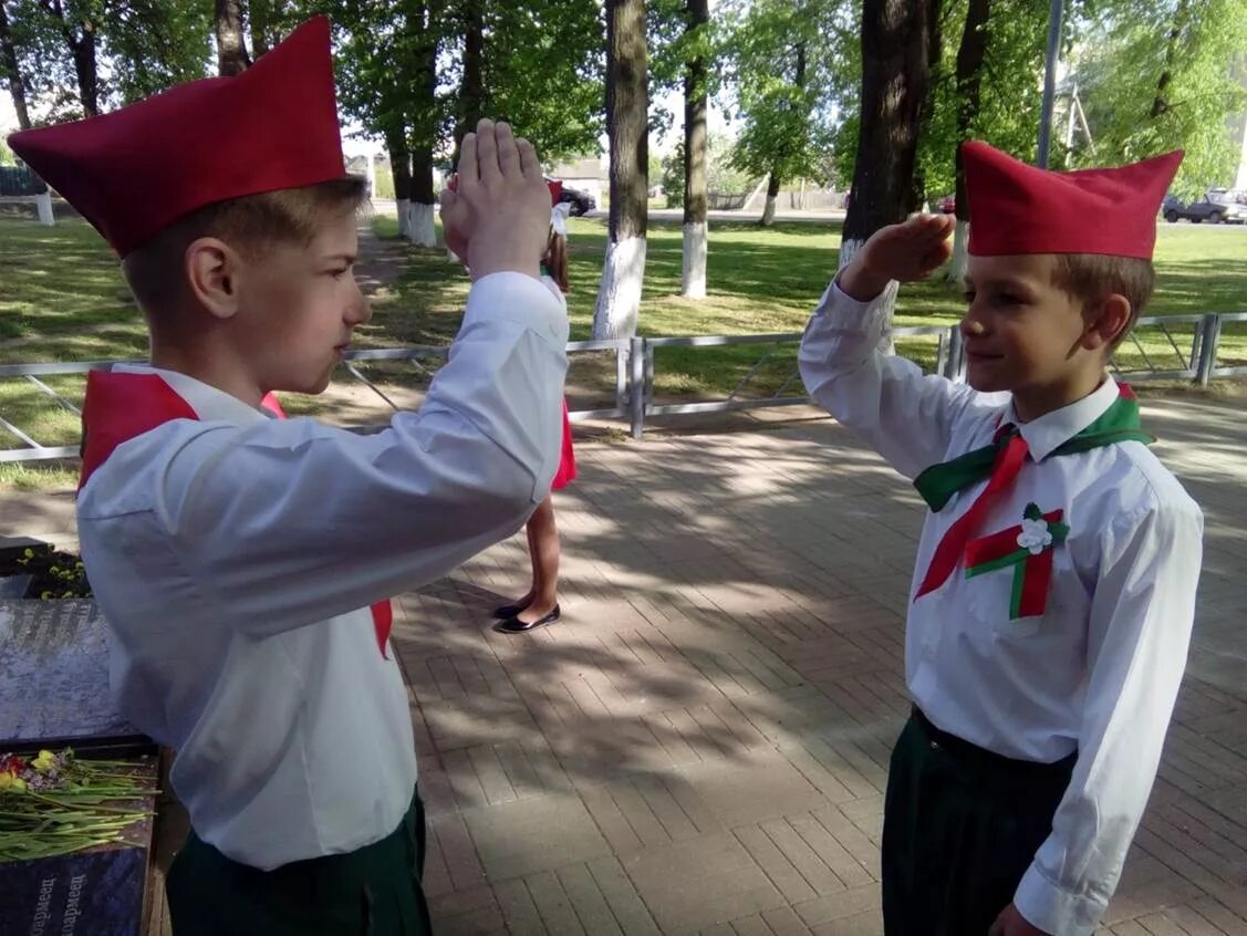 День рождения Пионерской организации (день пионерии). Салют пионеров. Приветствие пионеров. С праздником пионерии.