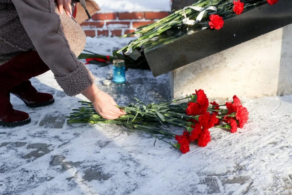 День траура в россии сегодня картинки. Траур. Траур по погибшим в Кемерово.