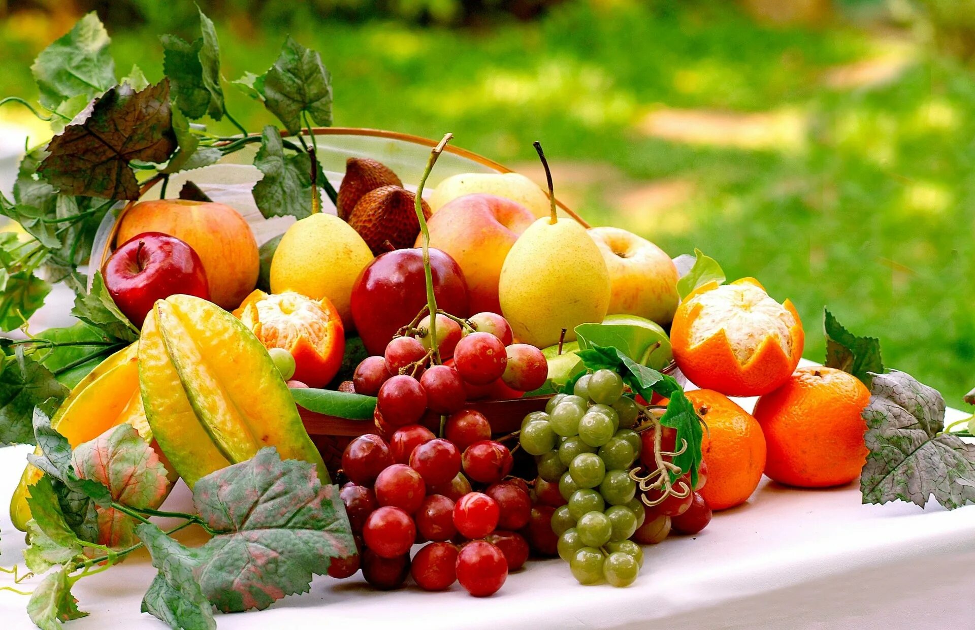 Лето время фруктов. Красивые фрукты. Овощи и фрукты. Сочные овощи и фрукты. Овощи, фрукты, ягоды.