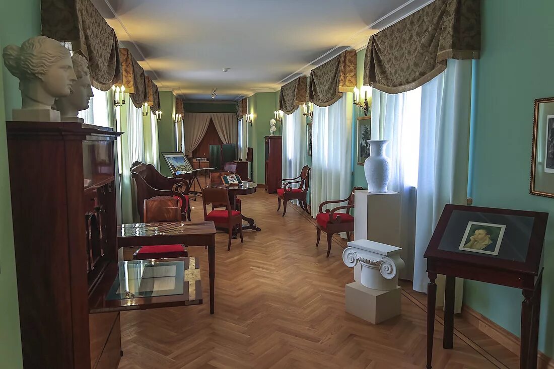 Комнаты села. Интерьер деревенской избы. Китайская гостиная в екатерининском дворце. Дом няни пушкина в михайловском. Старый деревенский дом внутри.