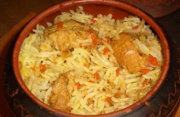 Caloto. Куриный плов в горшочках. Рис в горшочках в духовке. Рис в горшочках в духовке. Мясо в горшочках.