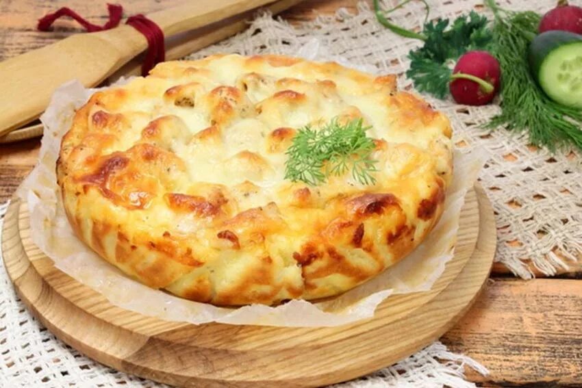 Рецепт заливного пирога с курицей и картошкой. Пирог с курицей и сыром. заливной пирог с курицей и сыром. пирог с курицей и сыром в духовке. пирог с курицей и картофелем.