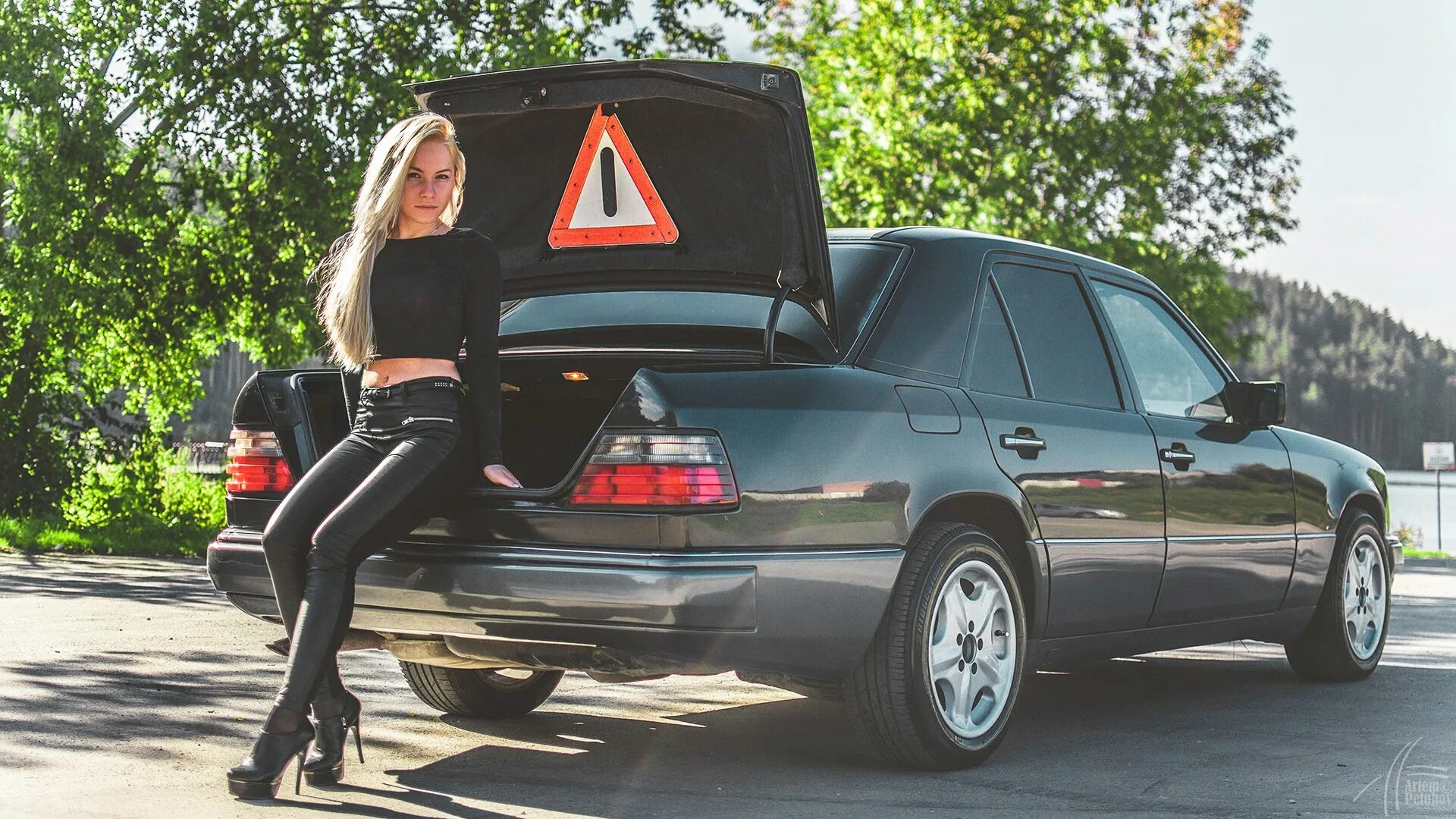 Mercedes benz c124. Mercedes benz w124 e500. 124 человек. 124 человек. Mercedes benz w124 e500 такси.