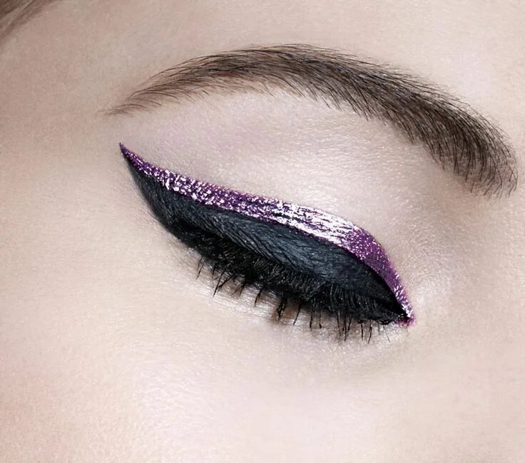 Color eyeliner. Айлайнер / Eyeliner. Красивые стрелки макияж. Серебристые стрелки на глазах. Серая подводка для глаз.