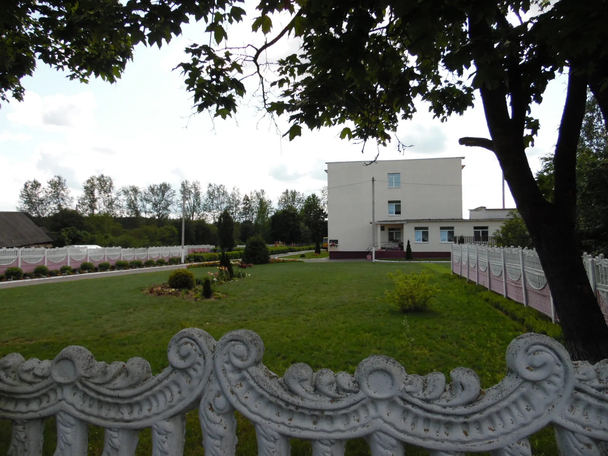 большой тростинецкая средняя школа. средняя школа минская область. школа в посёлке беларуси. школы и училища. молодечно школа 9.