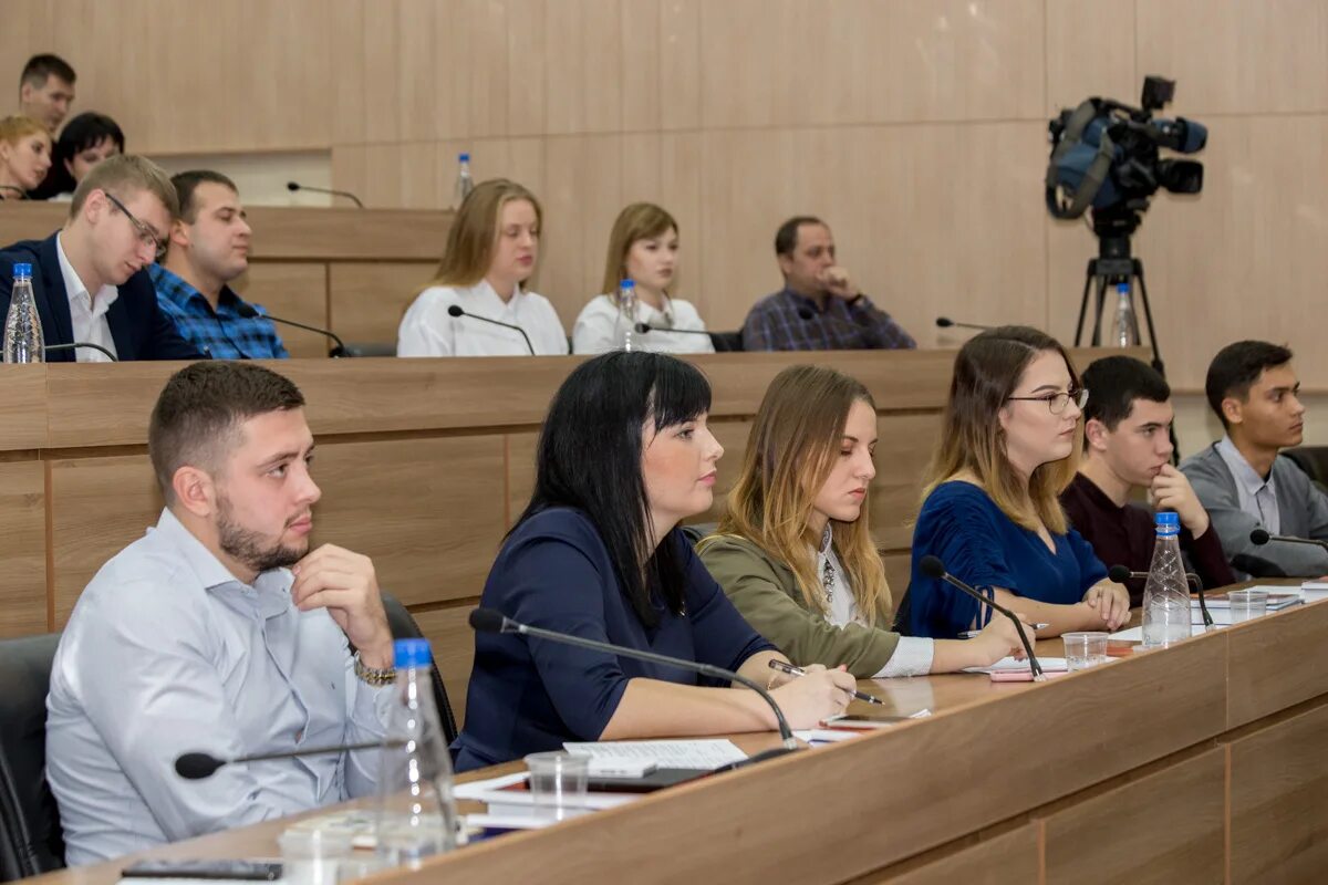 Взгляд молодых. Взгляд молодежи. Взгляд молодежи. Взгляд молодежи. Взгляд-саратов редакция.