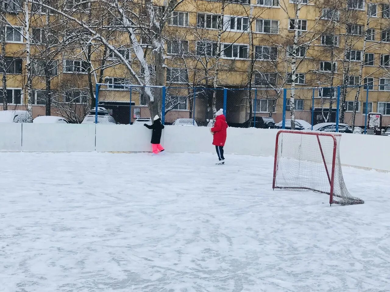 Кутузовский проспект новогодние декорации. Сотрудники пожарки тоцкого р-на. Новогодняя елка красносельский район. Здание администрации красносельского района санкт-петербурга. Иллюминация в питере 2022.