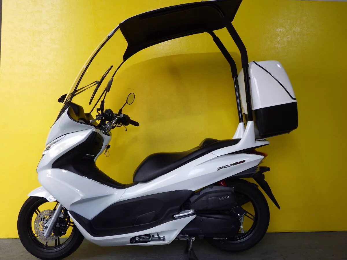 Скутер Honda cabina. Скутер Хонда 150. Honda 150 кубов скутер. Скутер Honda PCX 150.