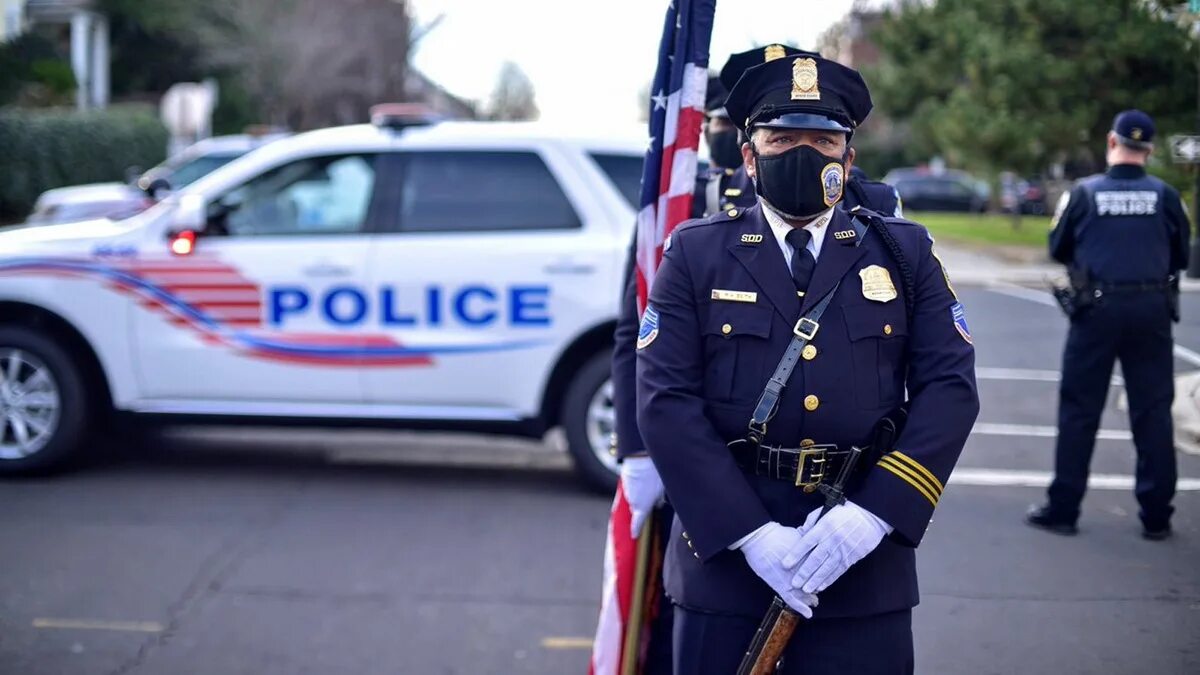 Звонок в полицию. Австрийская полиция. Полиция колумбии. Интересные исторические фотографии. Полиция округ колумбия.