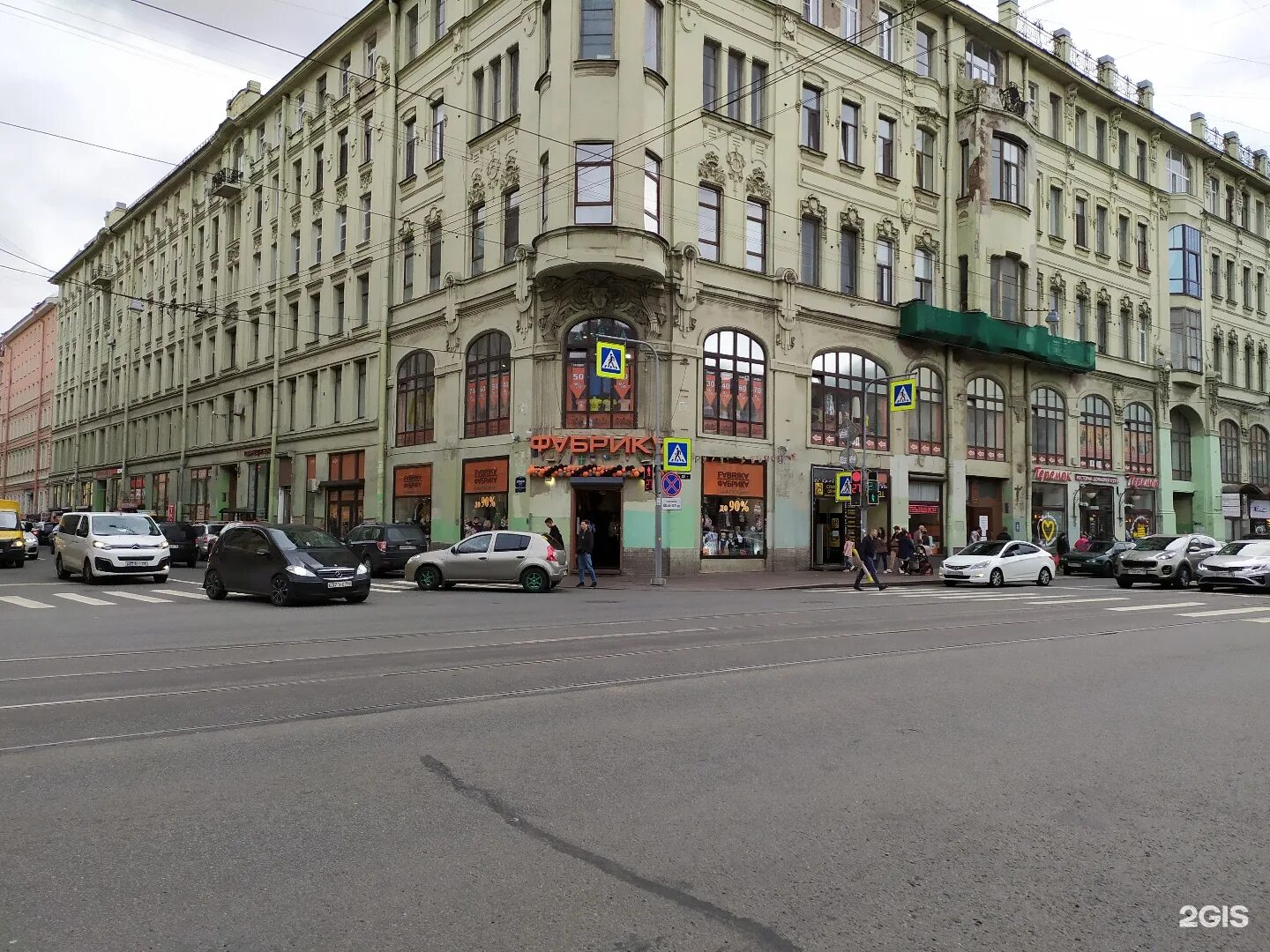 санкт петербург невский проспект люди. невский проспект люди. санкт-петербург садовая улица 9. Gate31 одежда. люди на улицах питера.