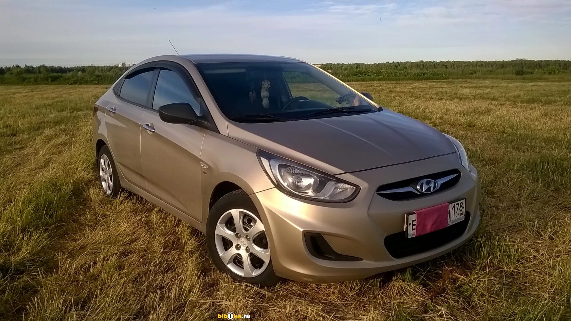 Выбираем солярис. Hyundai Solaris 2011. Hyundai Солярис 2011. Хендай Солярис 2011 1.6. Hyundai Solaris 2011 1.6.