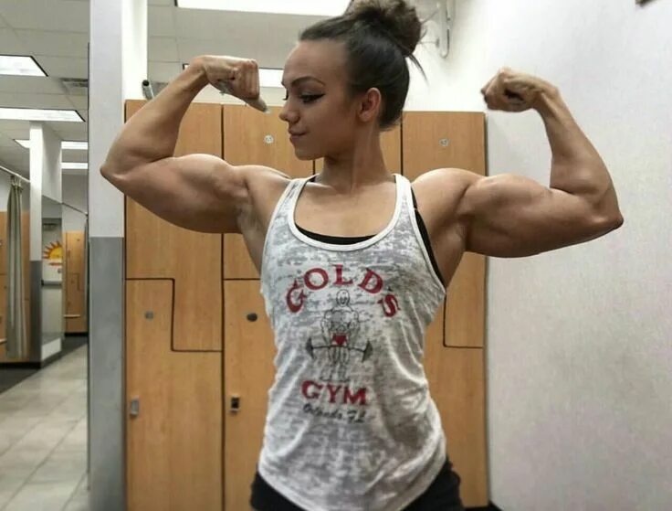 Видео качков девушки. Nadia Amy biceps. Женский бицепс.