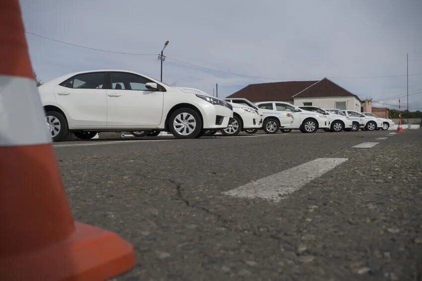 Автошкола абакан. Автоцентр абакан автошкола. автоцентр автошкола абакан машина. автошкола москва южный округ.