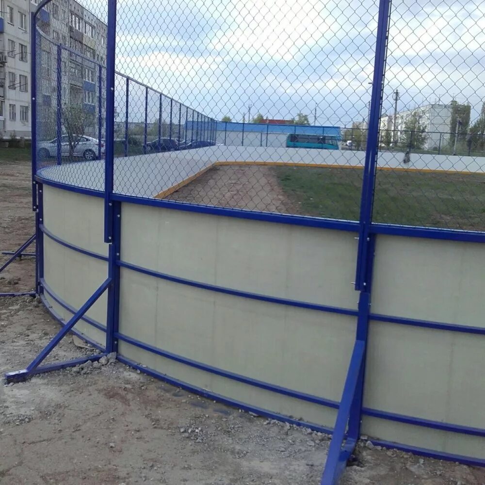 Хоккейная коробка бийск камера. Хоккейная коробка 40 на 20. Хоккейные коробки казань. Хоккейная коробка ворота. Борт хоккейного корта.