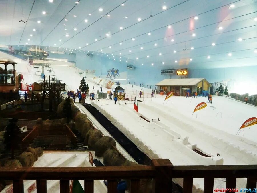 Дубай горнолыжный. Горнолыжный комплекс Ski Dubai. Ski Dubai Дубай. Дубай Молл лыжная трасса. Горнолыжный комплекс Скай Дубай.