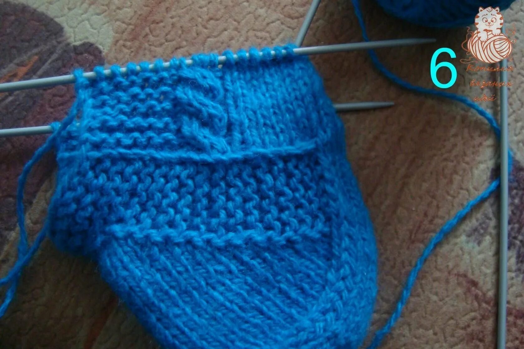 Следки на двух спицах без шва. Следки на двух спицах. Тапочки вязаные без шва на спицах. Следки из 3 петель спицами. Следки из 3 петель спицами.