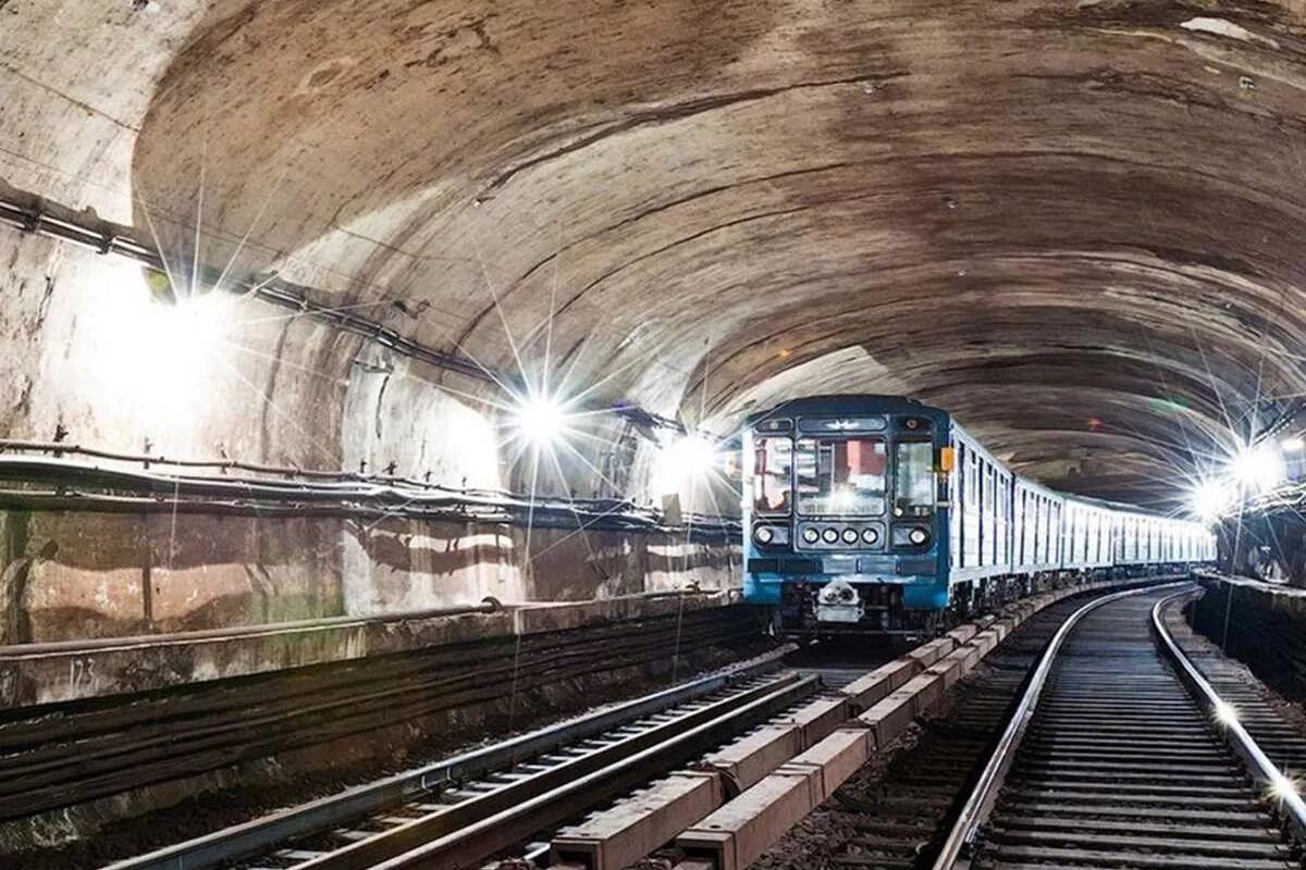 Д 3 станции метро. 3d модель московского метро. Станция метро печерская киев. Схема станции метро в 3д. Лесопарковая метро 3д модель.