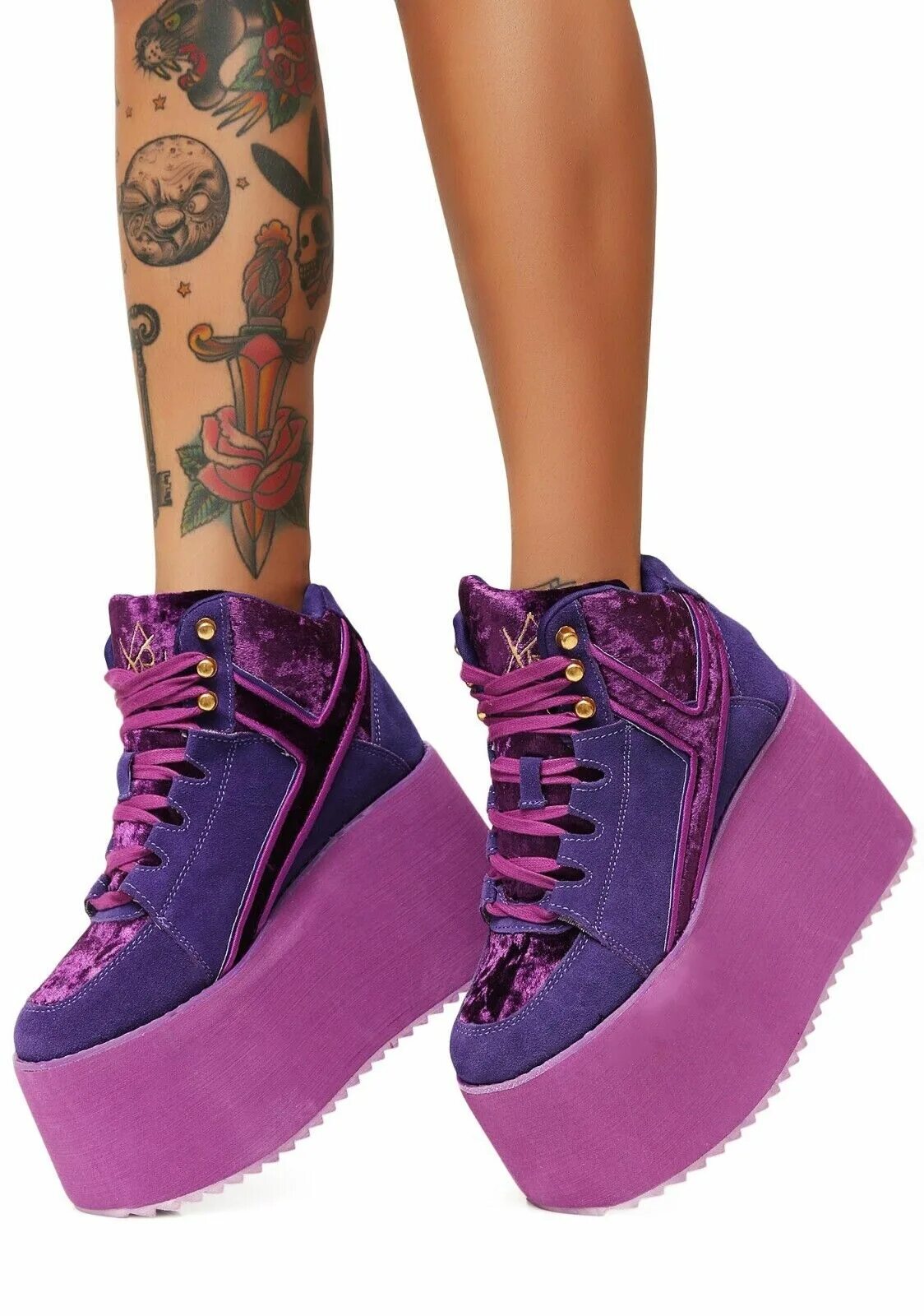 Demonia Shoes фиолетовый. Сиреневые кроссовки. Фиолетовые кроссовки женские. Фиолетовые ботинки.