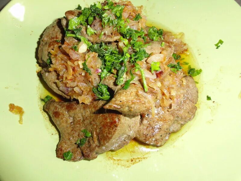 Как приготовить печень говяжью быстро и вкусно. Блюда из говяжьей печени. печень по венециански. говяжья печень по венециански. телячья печень по венециански.