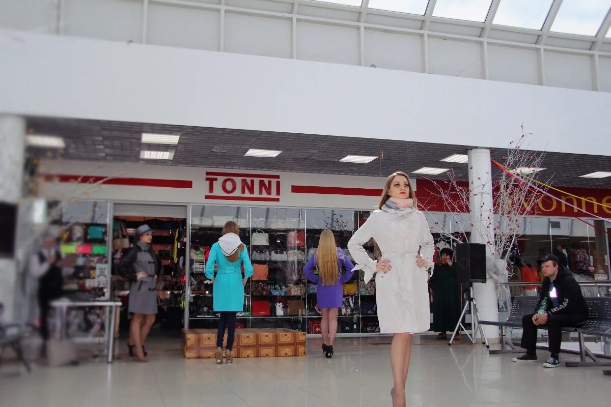 Европа 18 губкин. Европа губкин работа. Магазин одежды в европе губкин. Магазин европа губкин. Европа губкин работа.