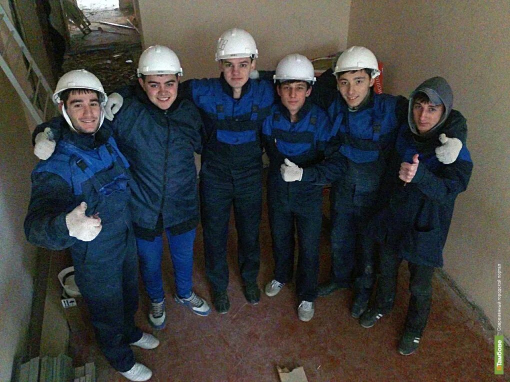 Студенты разнорабочие. Разнорабочие. подсобный рабочий. студенты строители. подсобник студент.